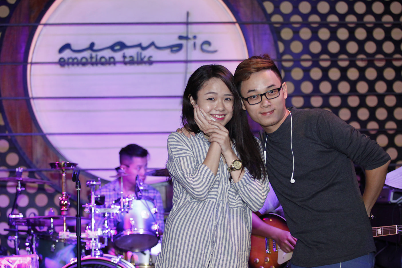 trúc nhân hương tràm không nhìn mặt nhau