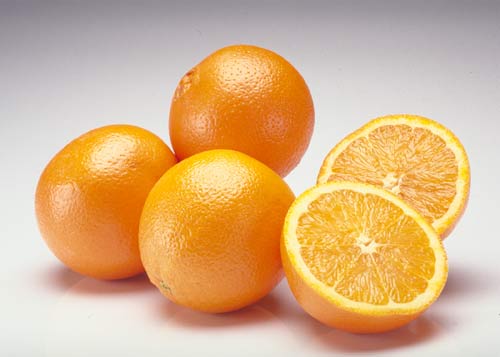 Chanh làm sáng da tự nhiên và dầu ô liu giúp ngăn ngừa mất độ ẩm của da.