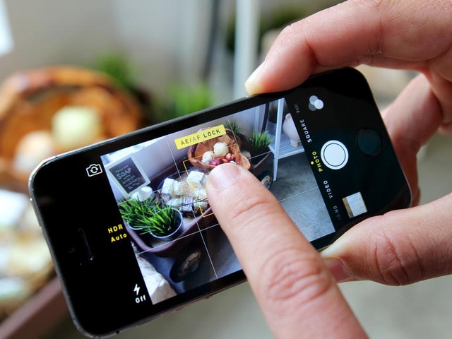 iOS không cung cấp nút Back riêng biệt như trên Android.