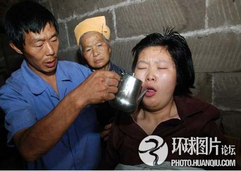 bật nắp quan tài sống dậy