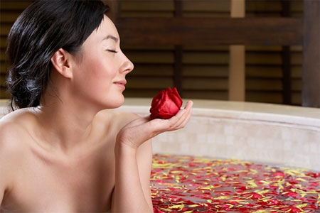  Cát lấy đi lớp tế bào chết tích tụ trên da