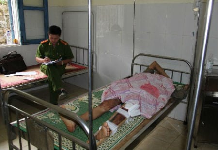 Một trong số các đối tượng bị bắt giữ được điều trị tại bệnh viện