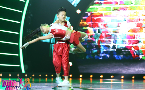 cô bé không cha gây náo loạn vũ điệu tuổi xanh