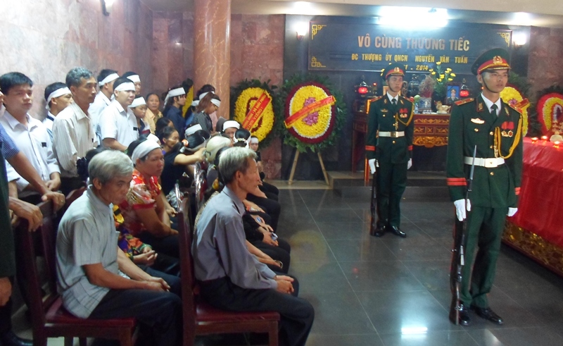 Máy bay rơi ở Hòa Lạc
