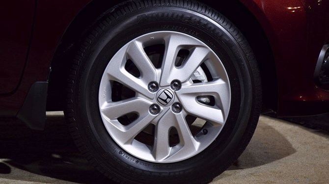 Động cơ tiết kiệm Shbet li xi 1000 trên Honda Mobilio.
