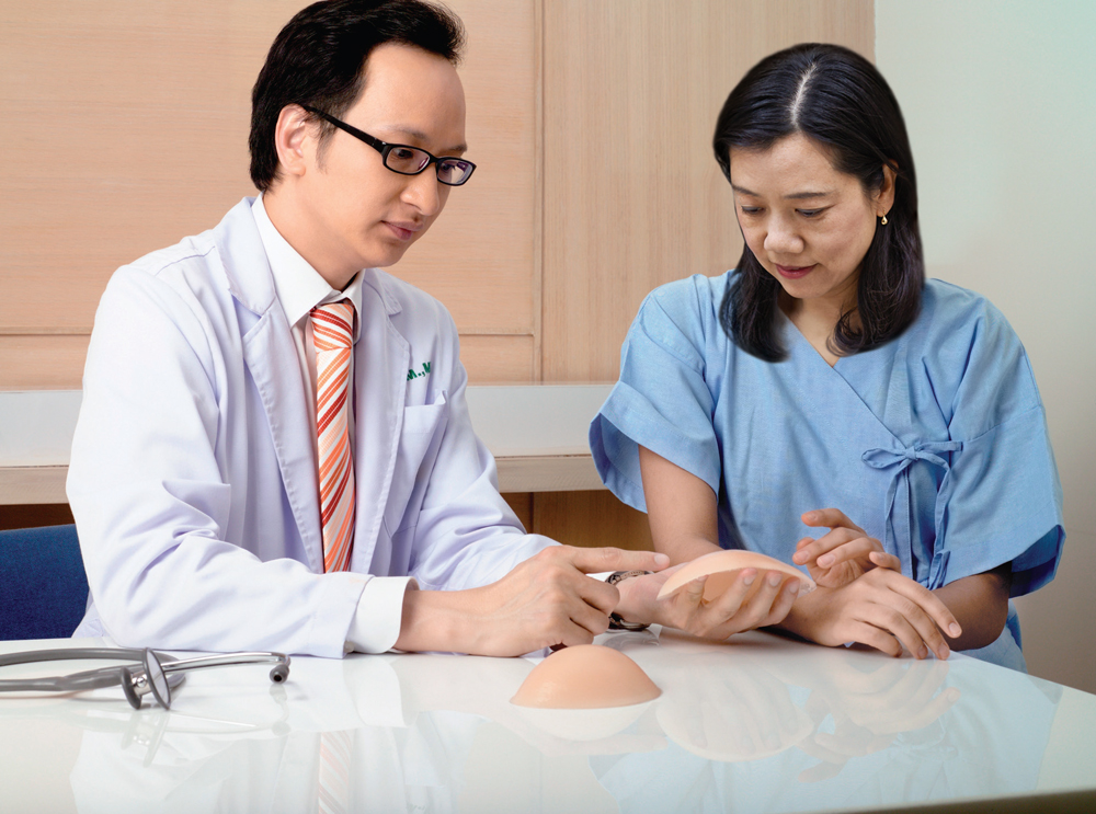 phụ nữ đặt túi nâng ngực không nằm trong nhóm có nguy cơ gia tăng bệnh ung thư vú.
