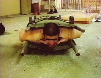 tra tấn tù nhân