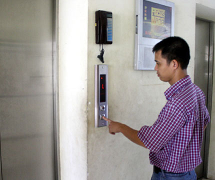 Thang máy đang được xem là phương tiện không thể thiếu trong các ngôi nhà cao tầng. 