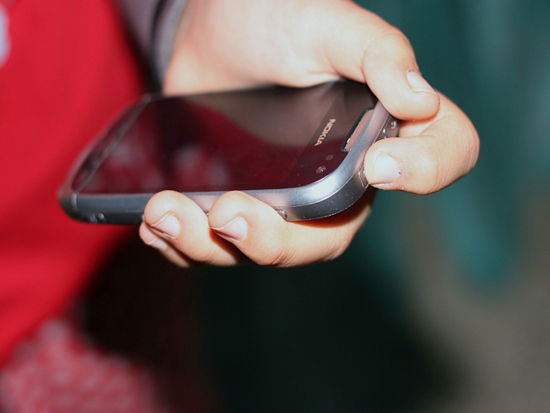 Không nên để smartphone trong túi áo, quần hoặc bao điện thoại ở thắt lưng