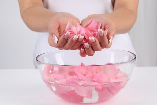Lựu không chỉ tốt cho sức khỏe mà còn là thần dược làm đẹp tuyệt vời cho đôi môi. 