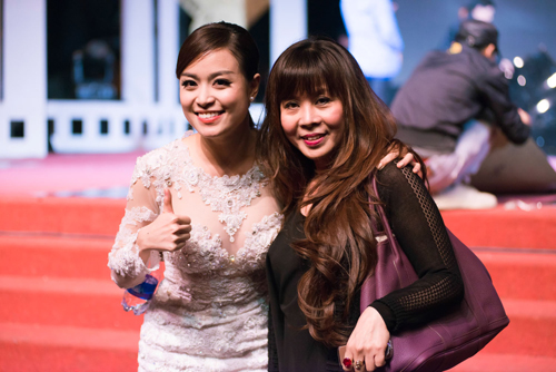 hoàng thùy linh và mẹ