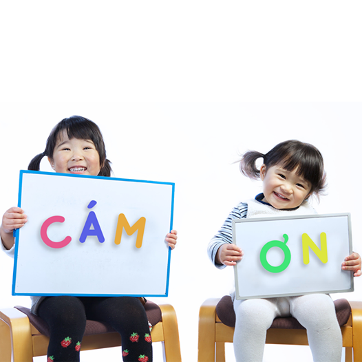 Uống nước  Uống nước là một thói quen lành mạnh giúp cho con của bạn có một thể trạng khỏe mạnh và tinh thần sảng khoái.  Có thể nói nước tinh khiết là thức uống tốt nhất cho trẻ em. Nếu uống đủ nước vào những thời gian nhất định trong ngày, con bạn hầu như sẽ không thèm đồ uống đóng chai gây sâu răng và béo phì cho trẻ.  Trên thực tế, uống nước hàng ngày là liều thuốc hiệu quả chữa được 