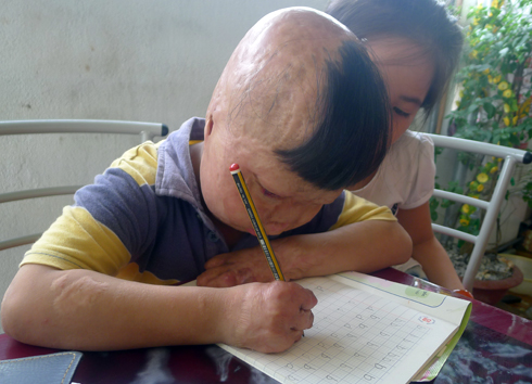 Vụ cha đốt con, mẹ bị thẩm phán gạ tình ở Thanh Hoá