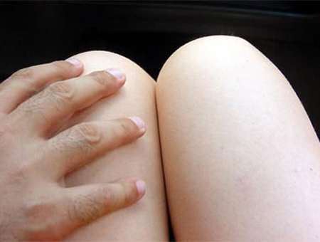 Lợi dụng bé gái thiếu hiểu biết,