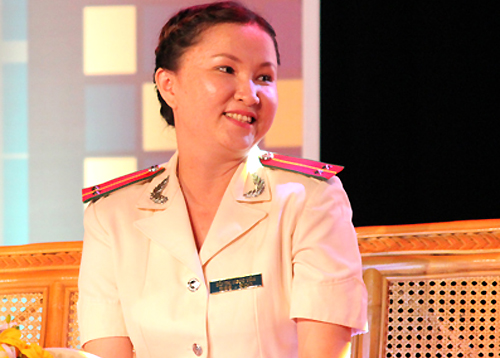 nữ trinh sát