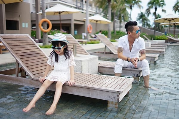 nắm tay bố