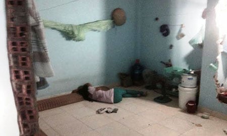 bé gái thích sex tập thể
