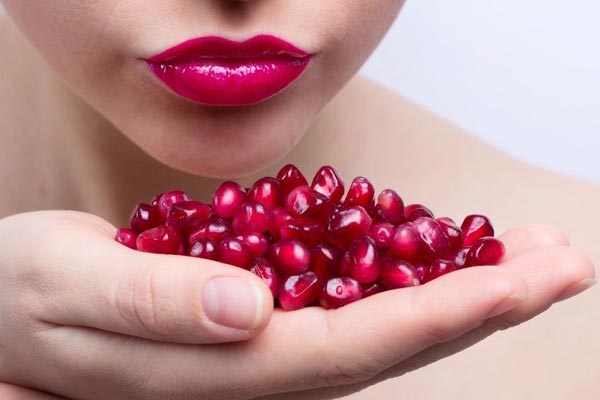 trị mụn bằng quả lựu