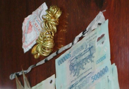 Tang vật nàng dâu trộm của mẹ chồng và em chồng (ảnh minh họa)