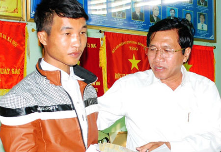 Ngày Hào Anh nhận số tiền quyên góp của cá nhân, tổ chức hảo tâm