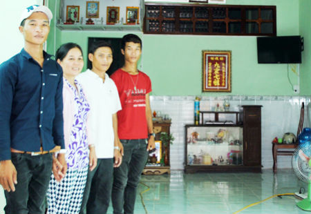 Ngày Hào Anh dọn về nhà mới cùng bố mẹ và em trai