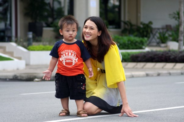 Trương Ngọc Ánh, Anh Thư, người mẫu, diễn viên, người nổi tiếng, showbiz, showbiz Việt, Việt Nam, làm mẹ, dạy con, làm cha mẹ, phụ nữ