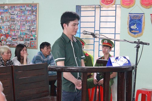nghi vợ cắm sừng, chém 3 người nhà