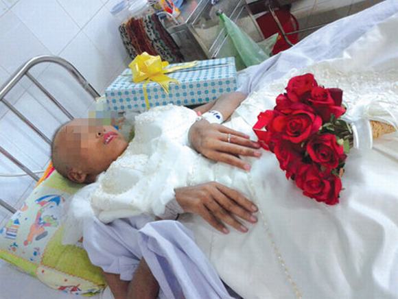 Quatrian shbet hiện đang mở vợ chồng aids