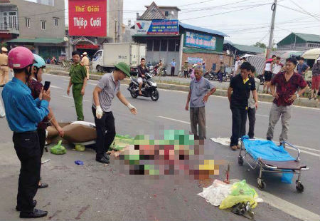 Người dân rớt lệ xót thương cho mẹ con thai phụ xấu số