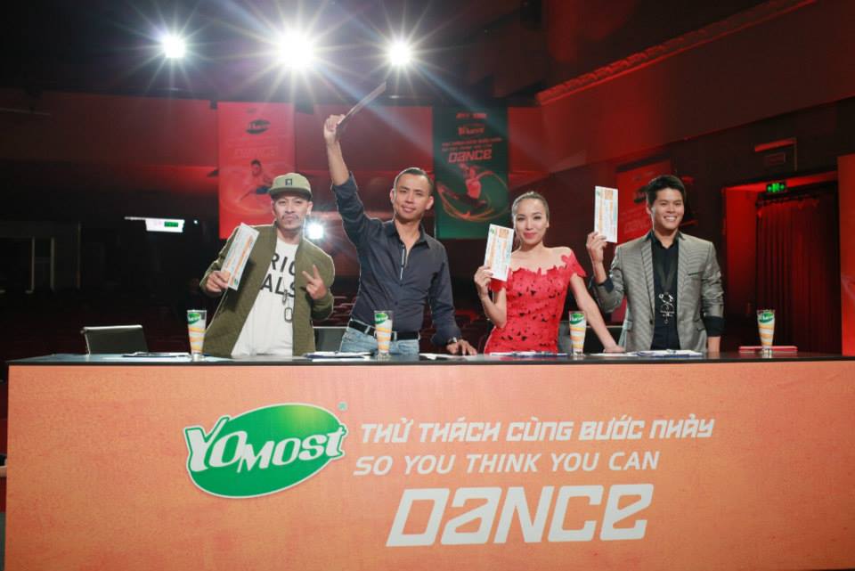 giám khảo