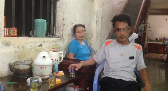 nữ y tá ôm con tự tử