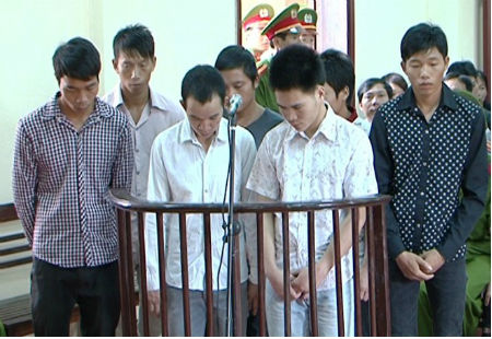 7 thanh niên gây rối trật tự, giết người