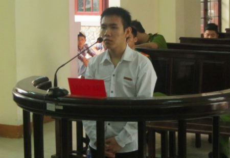 Trả nợ cờ bạc bằng mưa dao