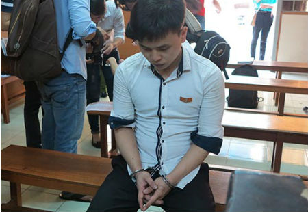 đá chết bạn tù