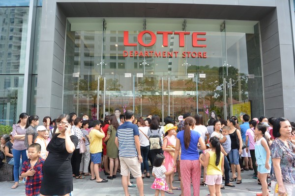 thang máy lotte rơi tự do