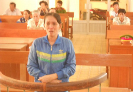 cho con đẻ uống thuốc trừ sâu
