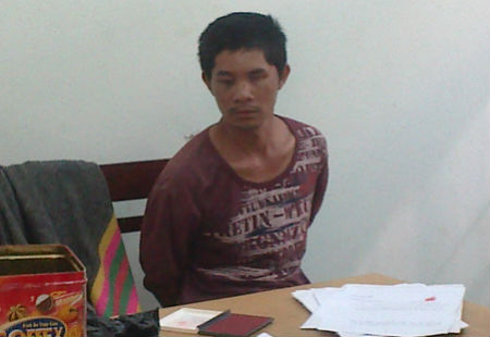 Con trai tâm thần đâm chết bố đẻ