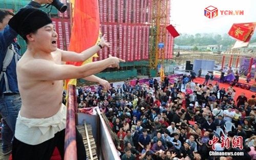 đại gia rải tiền