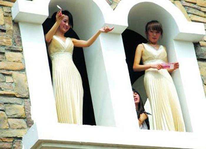 đại gia rải tiền