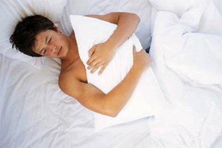 Thanh niên nhập viện vig bơm dầu an vào của quý
