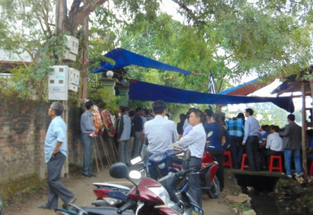 Người thân, bạn bè và đồng nghiệp đến chia buồn với Shbet111 slot, casino, thể thao, xổ số nạn nhân 