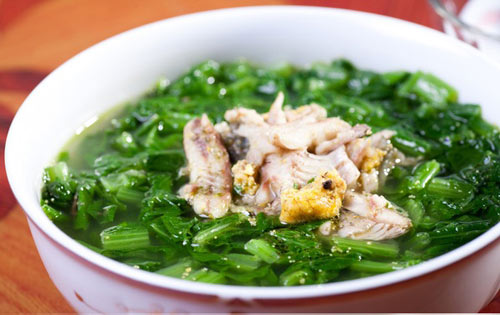 canh cải nấu với cá rô