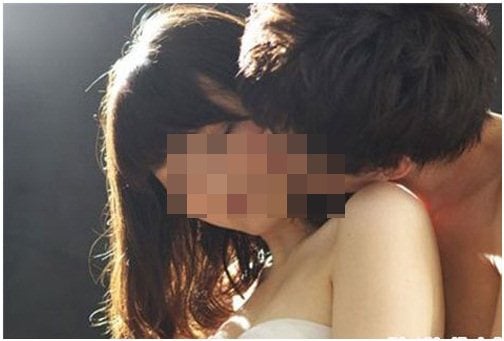 toi gai bay lam chuyen ay voi anh
