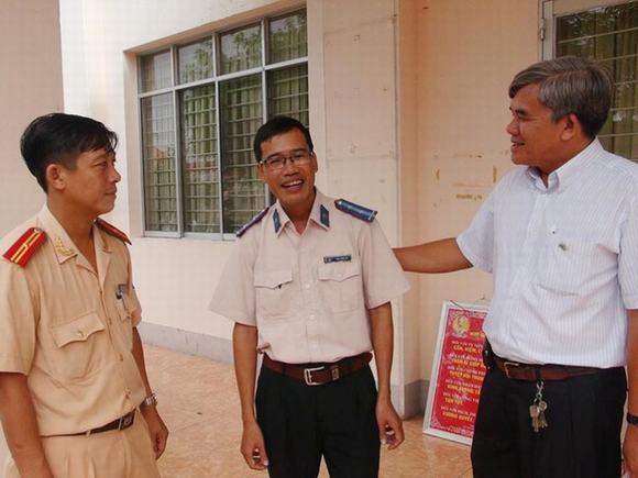 be trai vang khoi bung me
