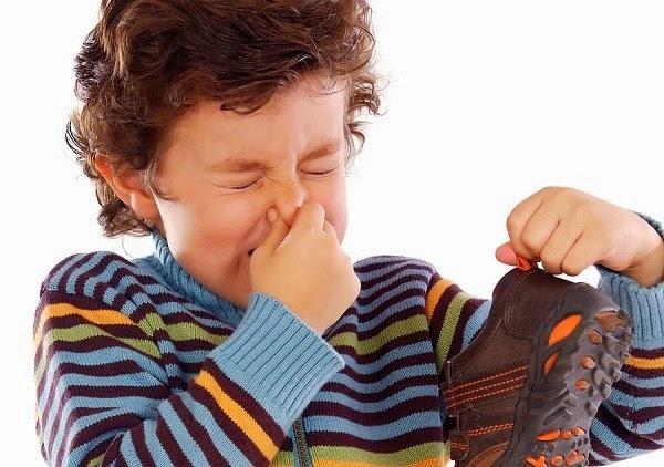 làm mẹ, mẹo hay, có thể bạn chưa biết, khử mùi giày