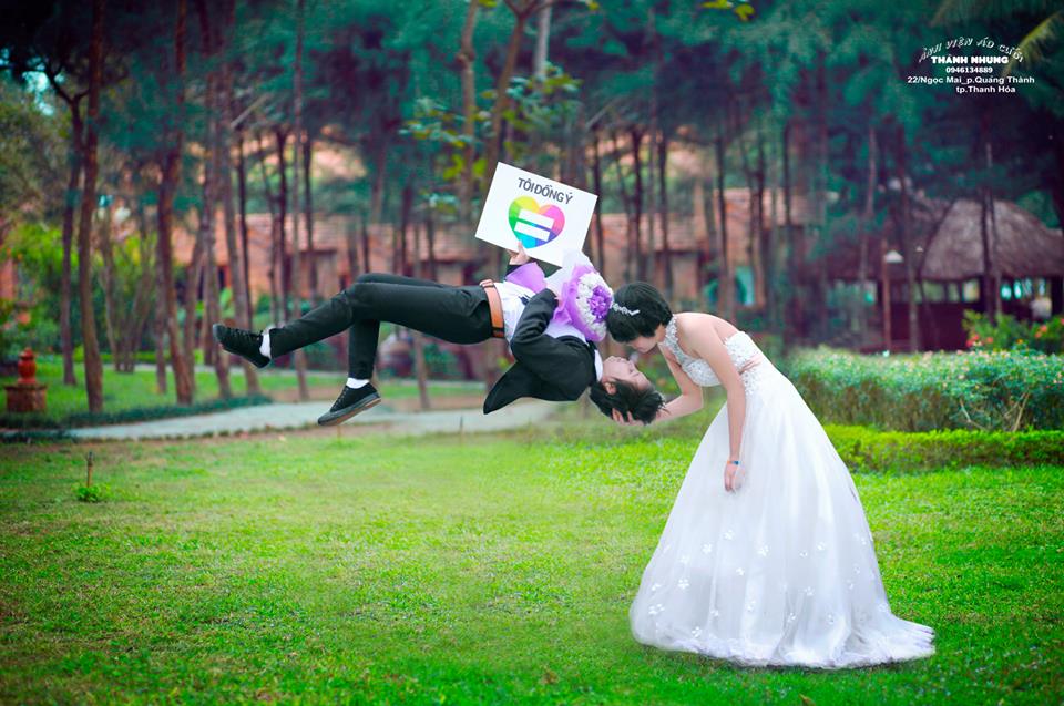 Hình ảnh đẹp trong bộ ảnh cưới của cặp đôi đồng tính nữ