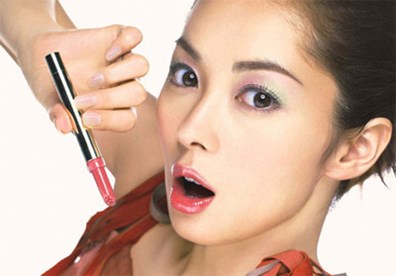 giữ màu son môi lâu trôi