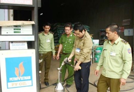 Đoàn kiểm tra xăng dầu