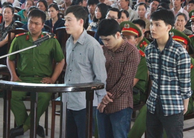 Các bị cáo tại phiên tòa xét xử 