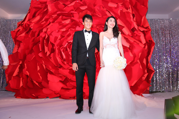 thủy tiên, công vinh, ca sỹ, bóng đá, giải trí, ngôi sao, showbiz